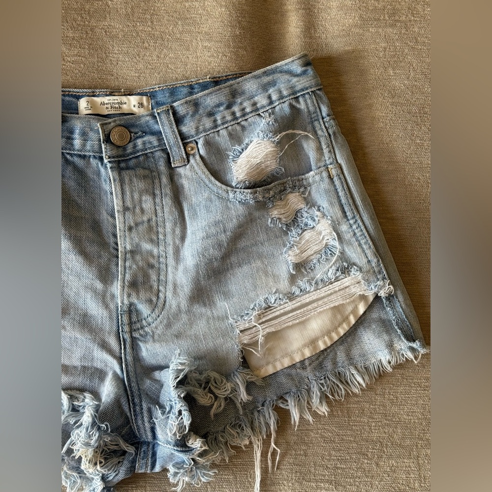 Abercrombie & Fitch High Rise Distressed Denim Shorts 26 Light Wash Cutoff - Picture 3 of 9